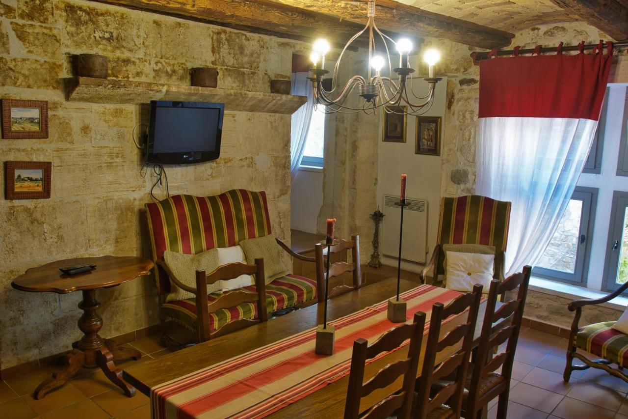 Le Castelas Aigueze Dış mekan fotoğraf
